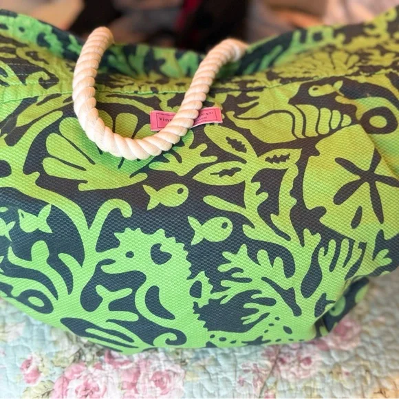 Vineyard Vines Large Beach Tote. Rope handles. Green and Blue - Picture 3 of 3